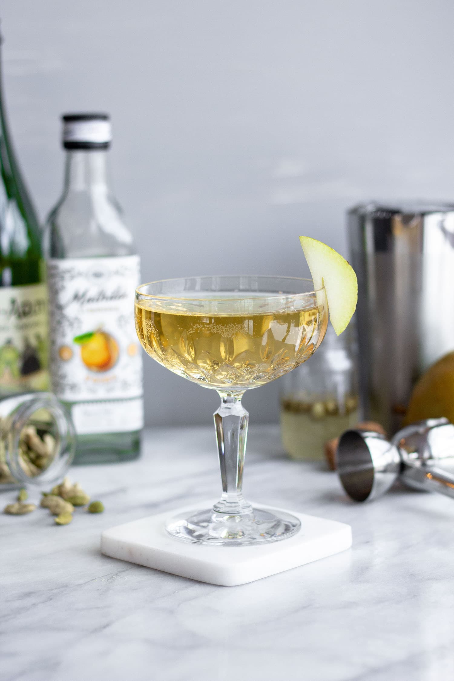 13 Thanksgiving Cocktails: Sparkling Cardamom and Pear Cocktail