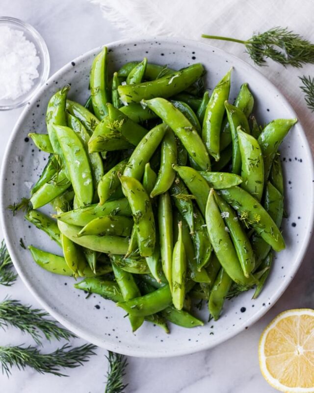 Sautéed Snap Peas with Lemon and Dill✨

A springy side fit for Easter or any soirée in the coming months! The delicate flavor of fresh peas is synonymous with spring. Adding bright flavors like lemon, olive oil, crunchy sea salt, and dill only amplify the already delicious flavor. 

Find the recipe over on www.sohappyyoulikedit.com!🫛

#sohappyyoulikedit #peapods #snappeas #springrecipes #easterrecipes #eastermenu #todayfood #feedfeed #thecookfeed #thekitchn #freshrecipes